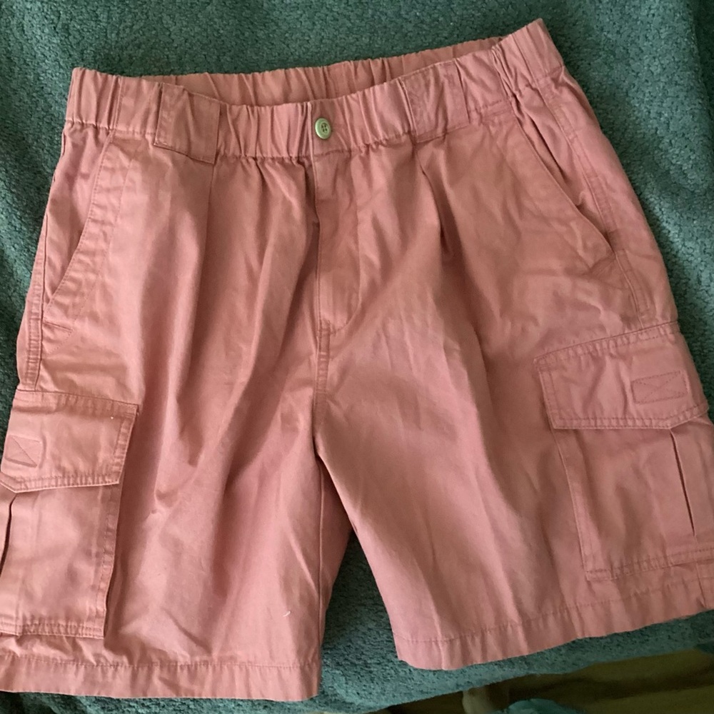 Tommy Bahama Cargo Shorts Men's Size medium. Elastic waist Rose Red.. like new